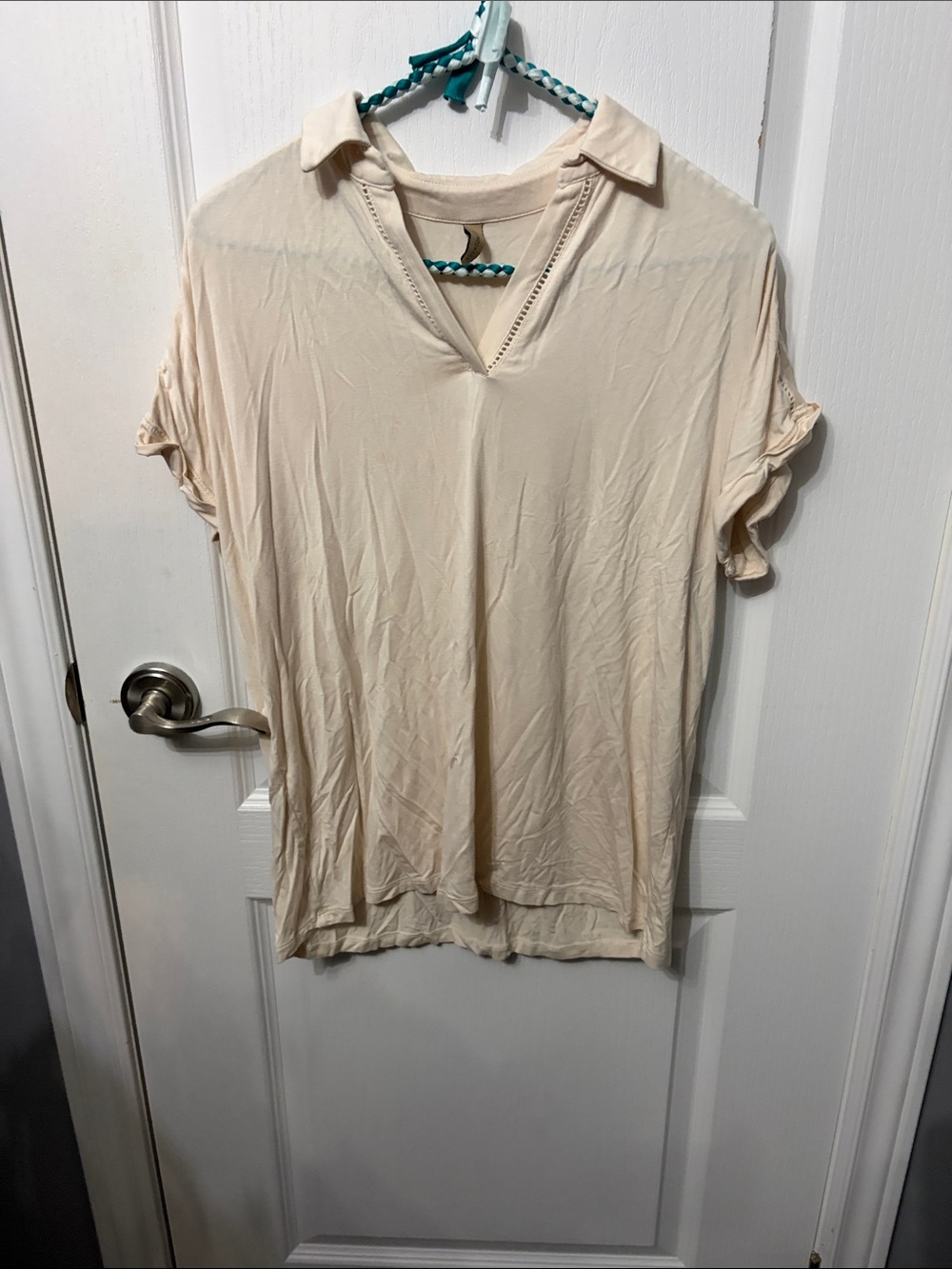 Light Cream Collared V-Neck Short Sleeve Blouse